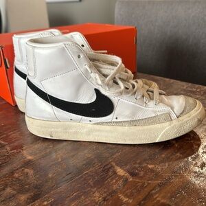 Nike Blazer 
Women’s 7
White